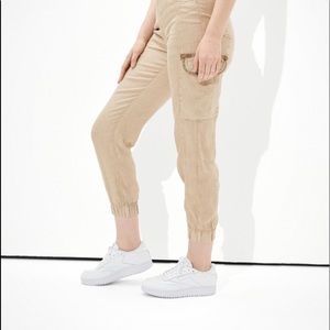 American Eagle relaxed mom jogger pants
